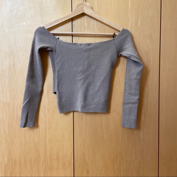 Fashion Nova tan / cream crop long sleeve - Picture 2 of 4